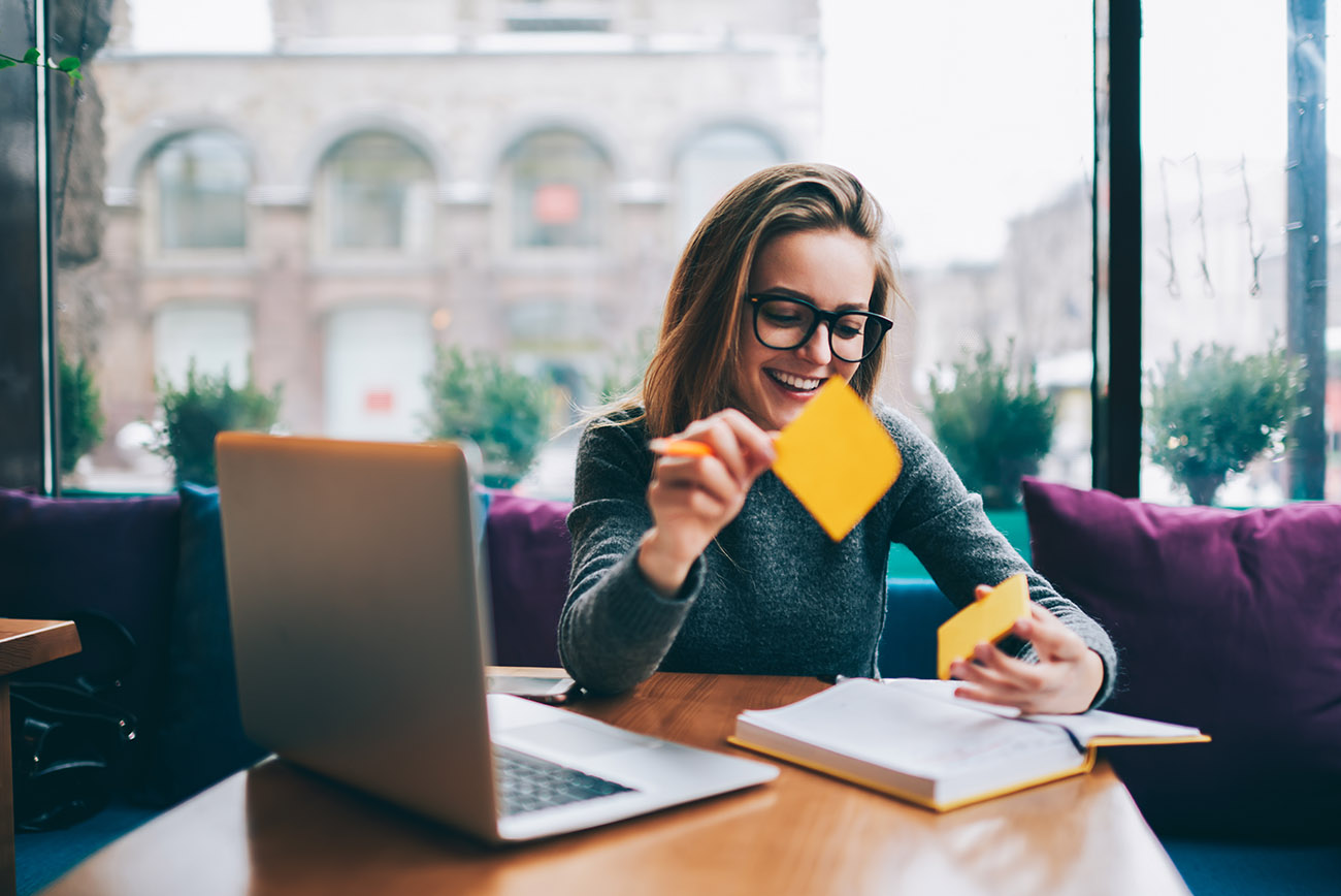 female employee working with sticky notes to keep on task