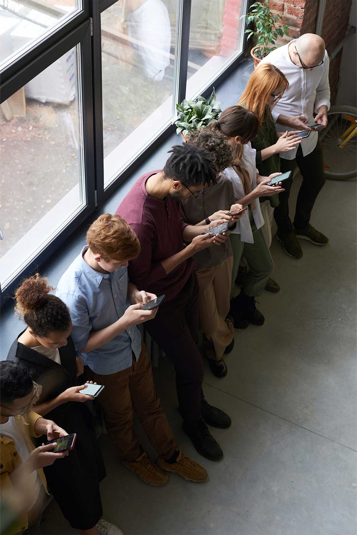 group-of-people-sending-and-receiving-texts