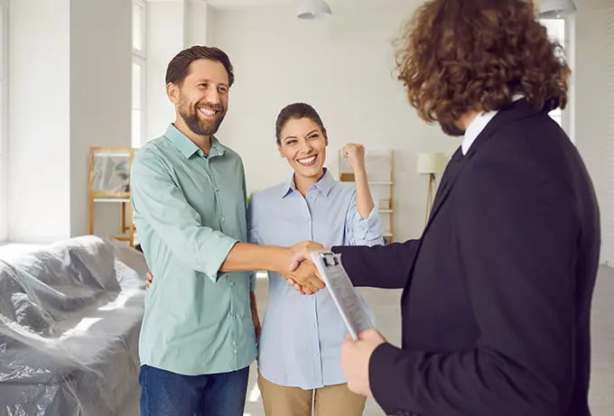 happy-couple-meeting-with-vendor