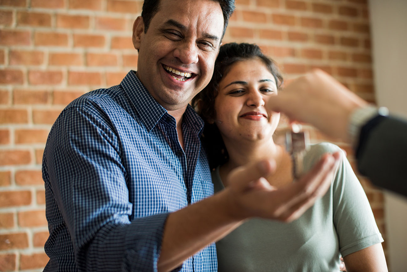 Indian couple partaking in customer experience survey being rewarded