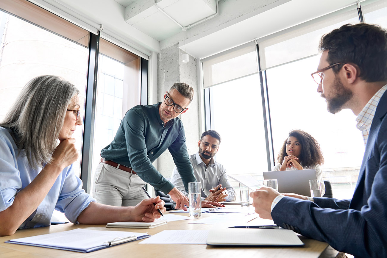 Management meeting amongst several key players at company