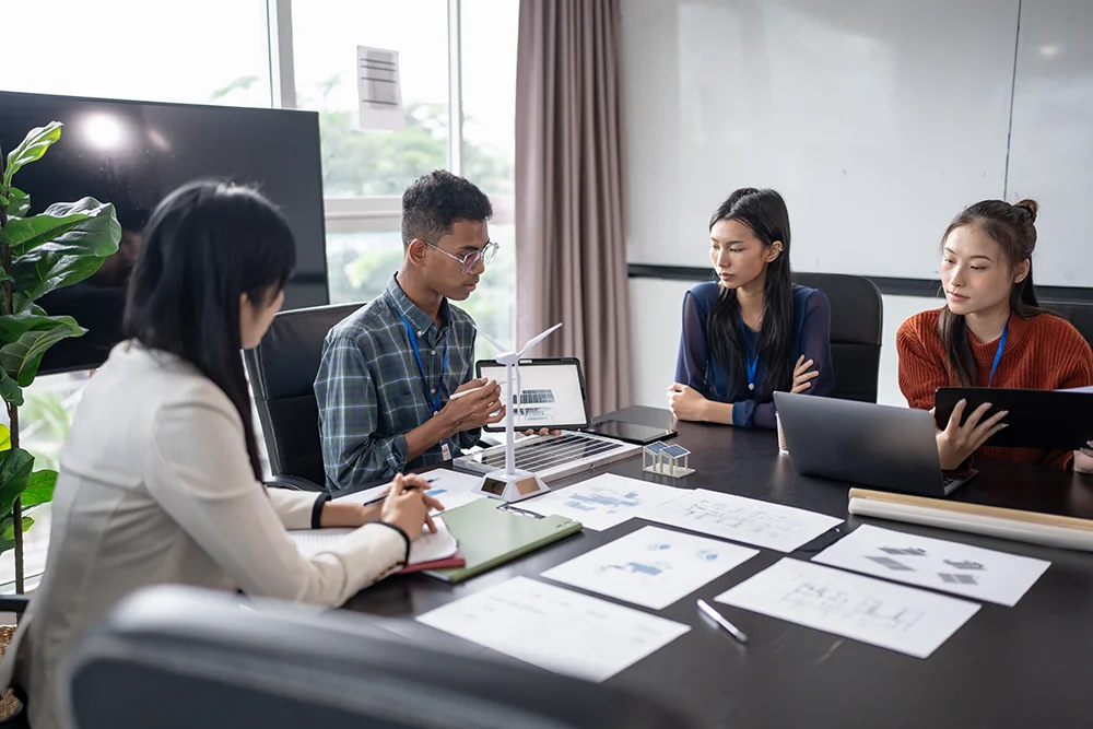 business-man-in-office-speaks-with-staff