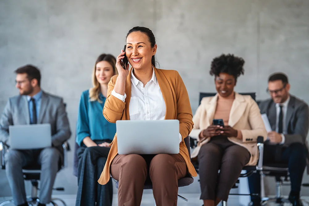 business-man-in-office-speaks-with-staff