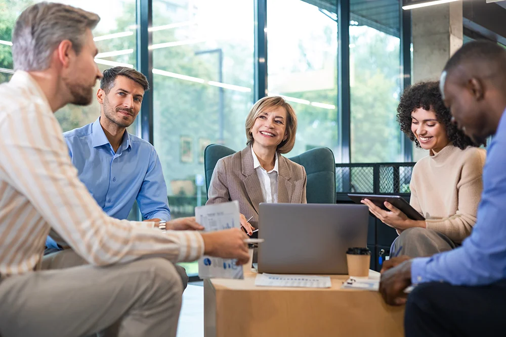 business-man-in-office-speaks-with-staff